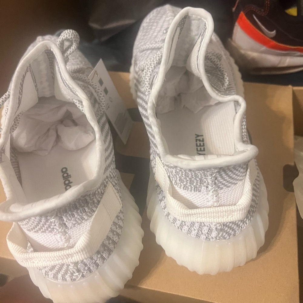 Yeezy 350 v2 static